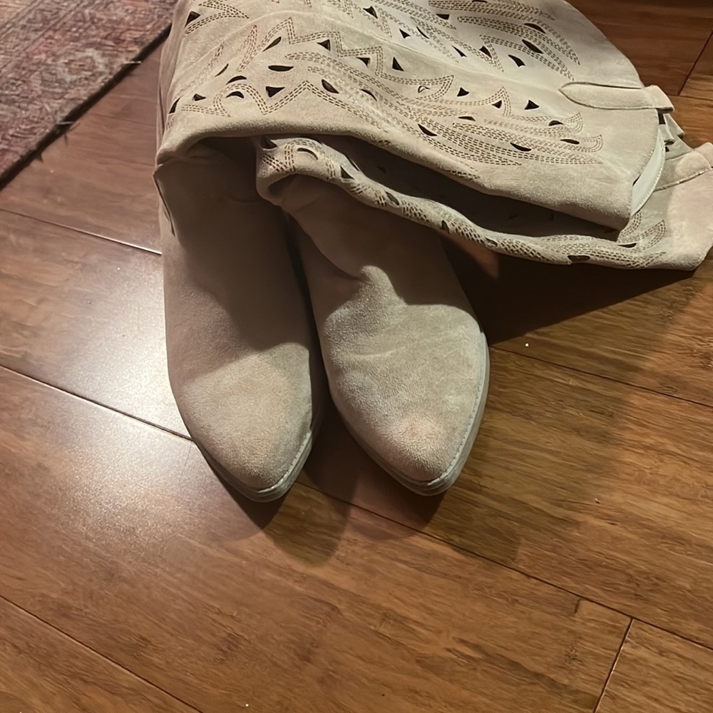 Boots - Picture 7 of 7